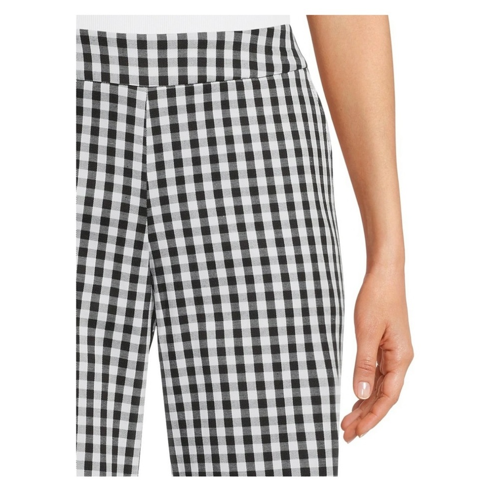 Time and Tru Women's pull on Bermuda Shorts. black & white - Picture 4 of 5